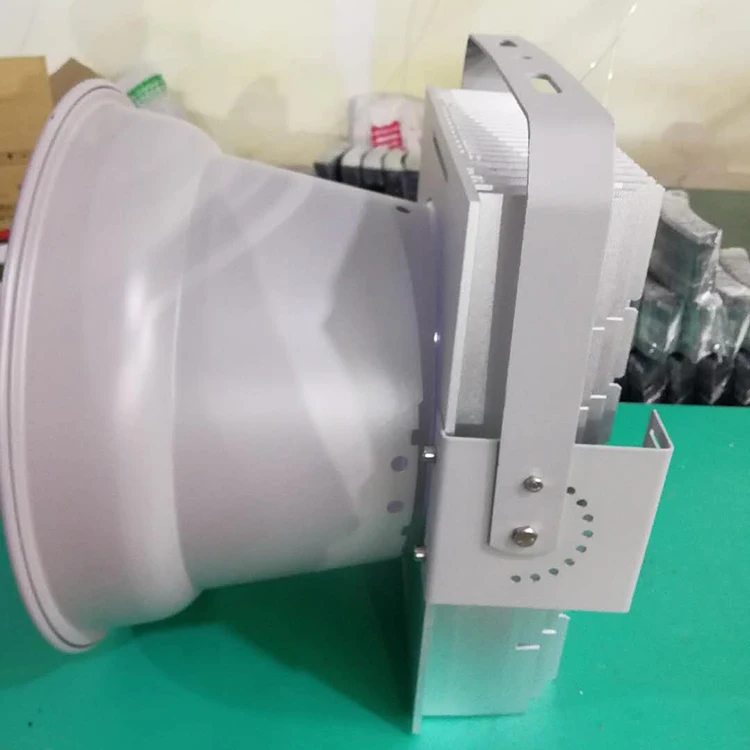 Faro LED Industriale ad Alta P - Outdoor Power Tool Brands recensione e prezzo